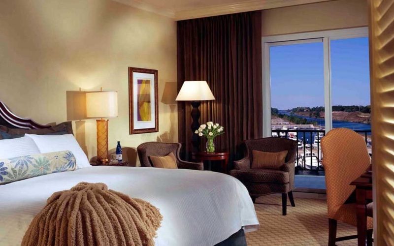 Marina Inn king room